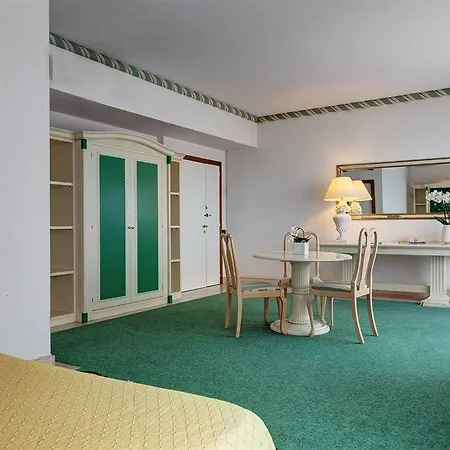 Aris Garden 4*