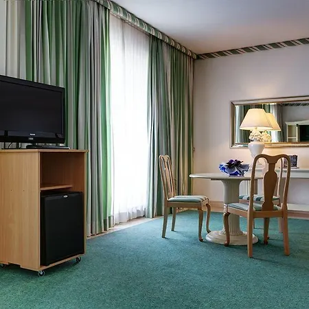 Aris Garden Hotel 4*