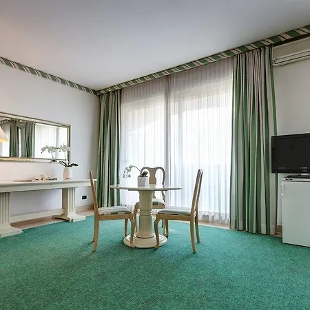 Hotel Aris Garden