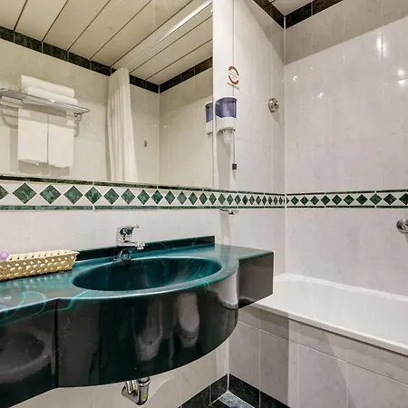 Aris Garden Hotel 4*