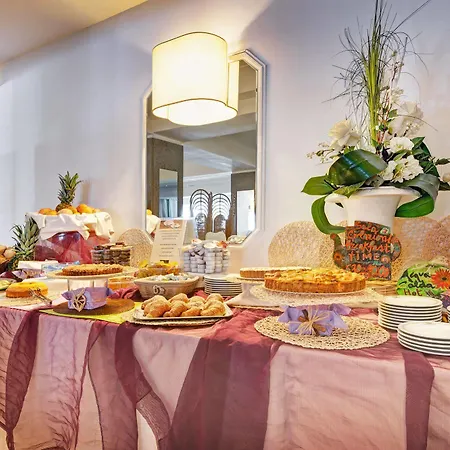 Aris Garden Hotel 4*