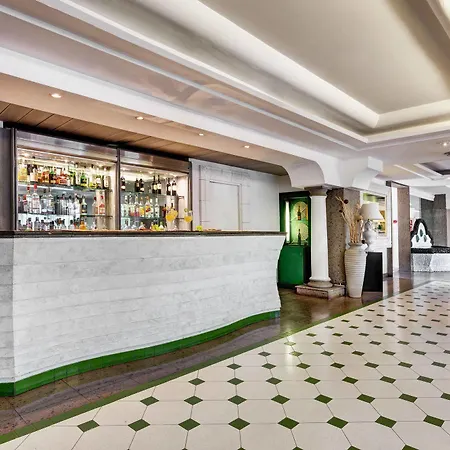 Aris Garden Hotel
