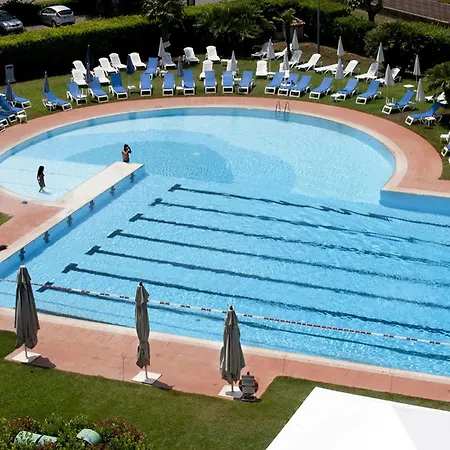 Aris Garden Hotel 4*