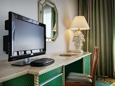 Aris Garden Hotel