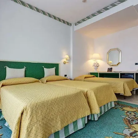 Hotel Aris Garden 4*