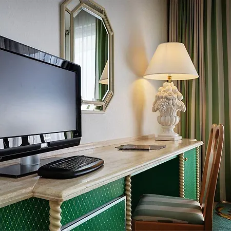 Aris Garden 4*
