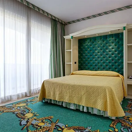 Hotel Aris Garden 4*